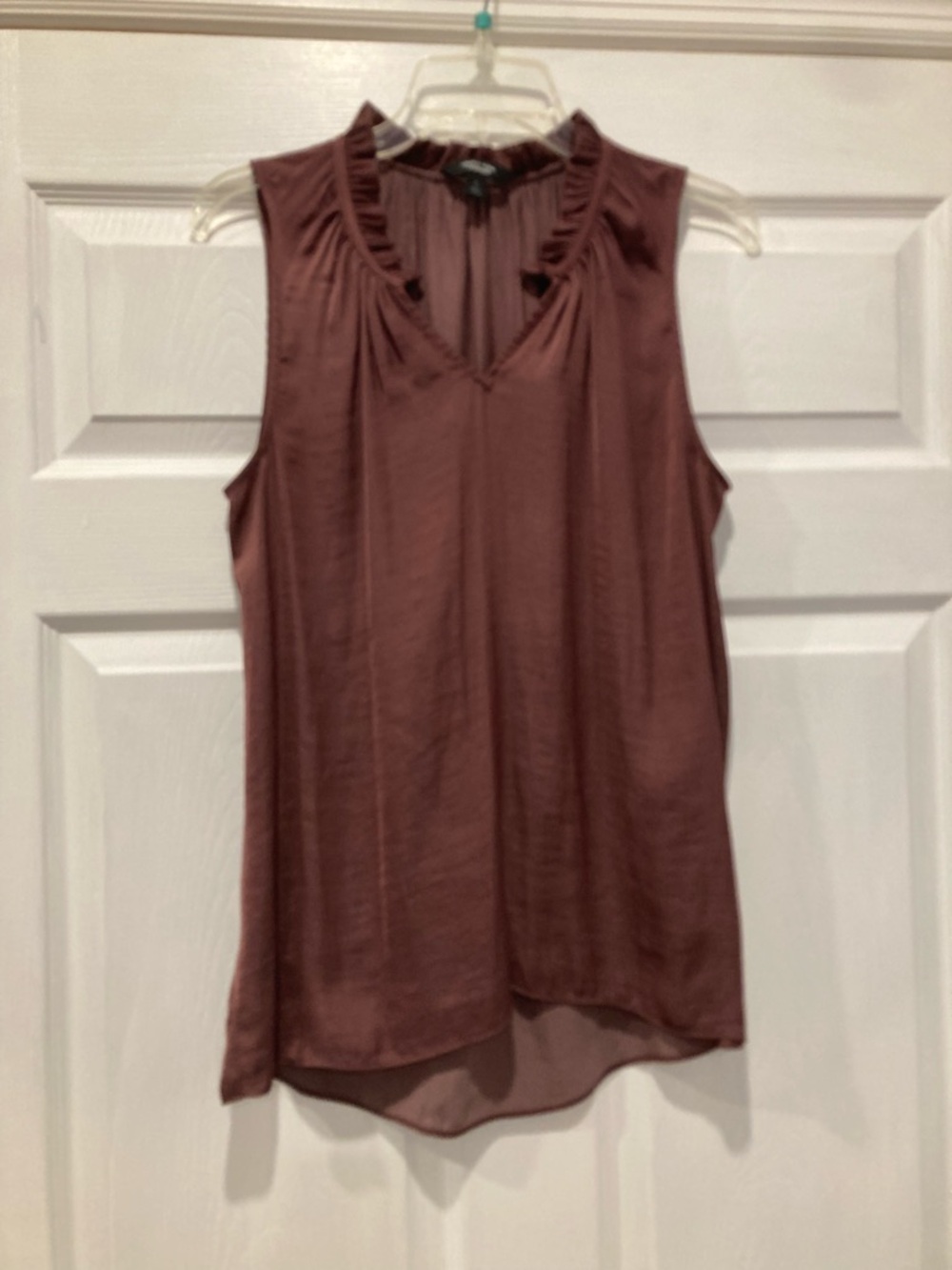 Simply Vera Vera Wang Sleeveless Ruffle V-Neck Camisole Top - Mauve